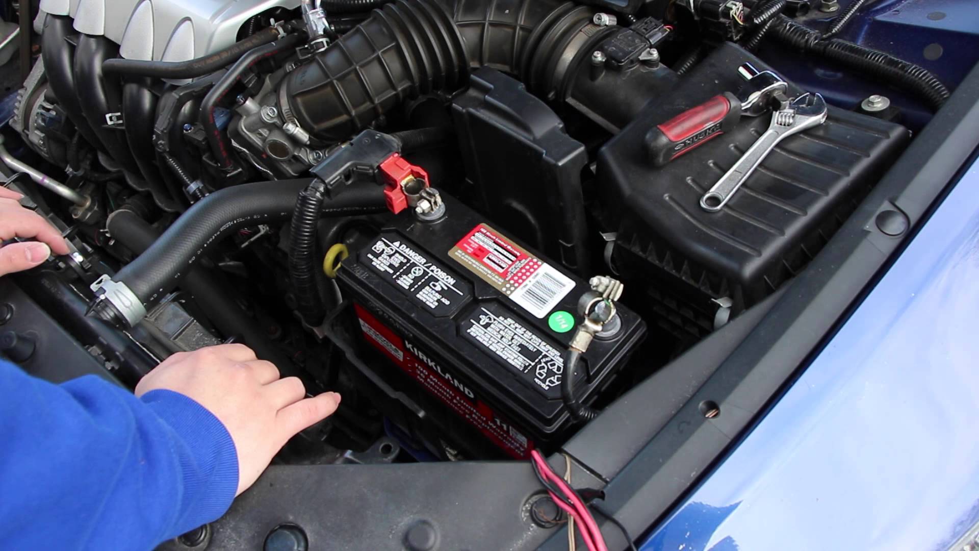 7 Warning Signs of a Dying Car Battery